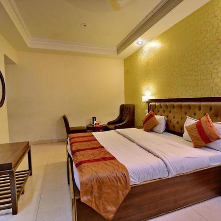 Hotel Diamond Inn Chandīgarh Екстериор снимка