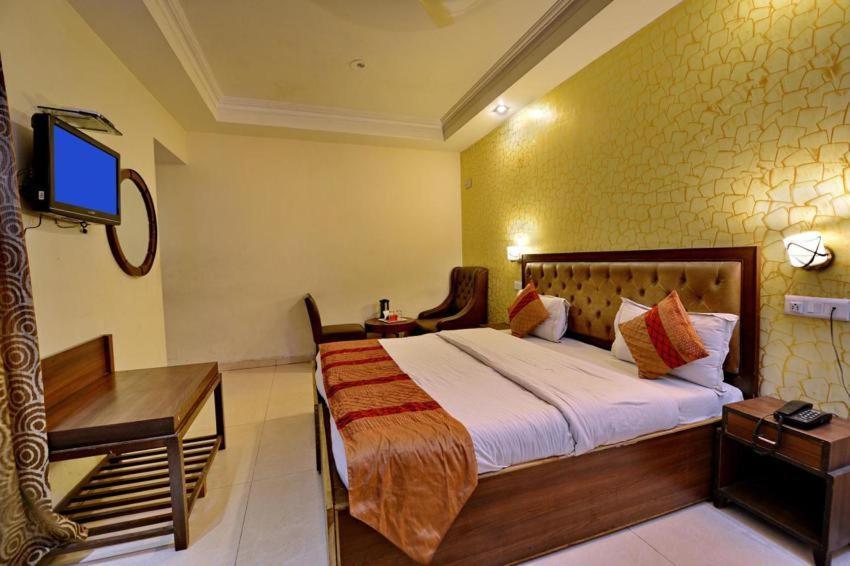Hotel Diamond Inn Chandīgarh Екстериор снимка