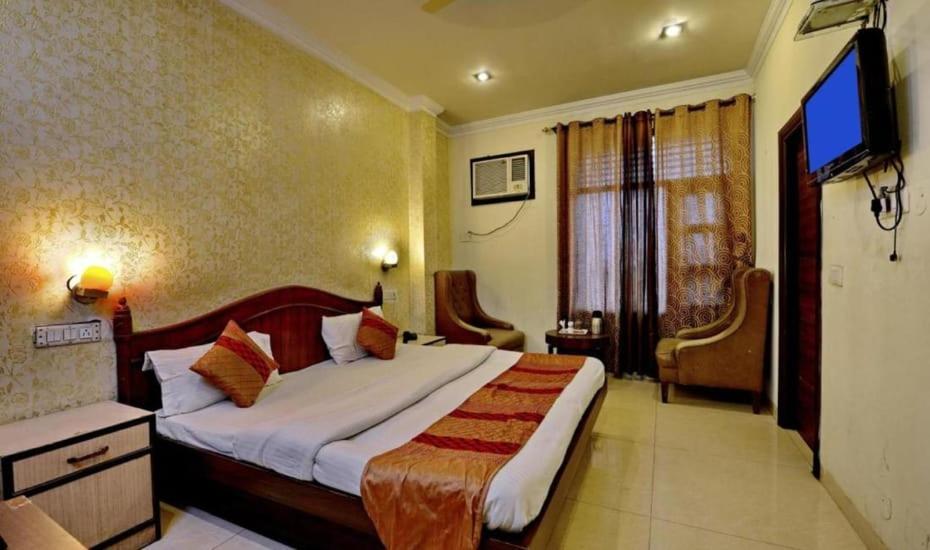 Hotel Diamond Inn Chandīgarh Екстериор снимка