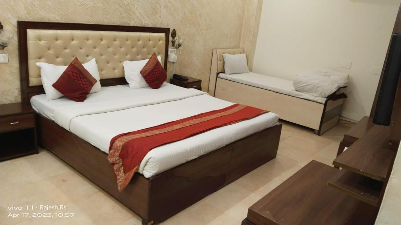 Hotel Diamond Inn Chandīgarh Екстериор снимка