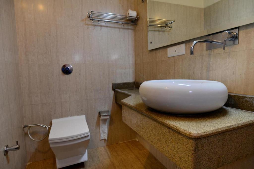 Hotel Diamond Inn Chandīgarh Екстериор снимка