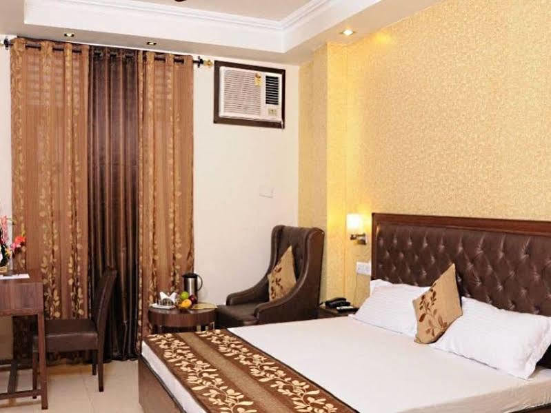 Hotel Diamond Inn Chandīgarh Екстериор снимка