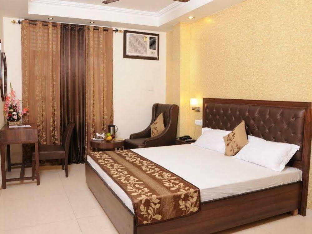 Hotel Diamond Inn Chandīgarh Екстериор снимка